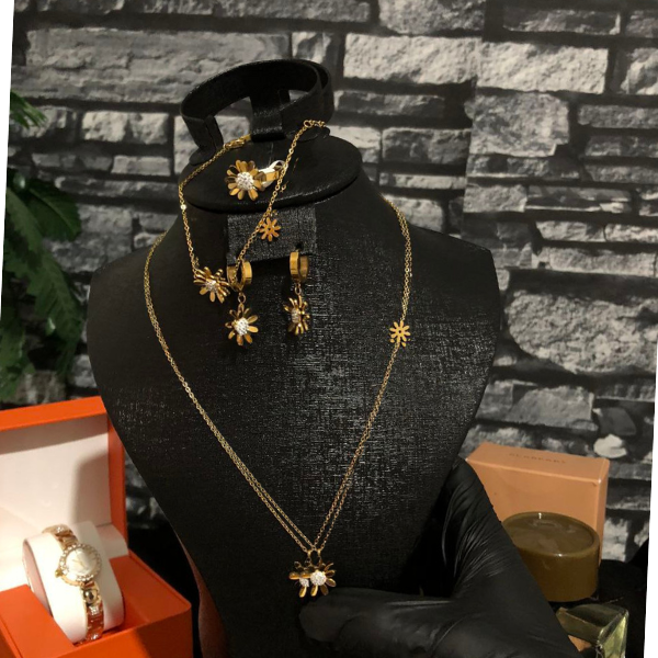 باك طاقم اسي+ ساعة + عطر BURBURY